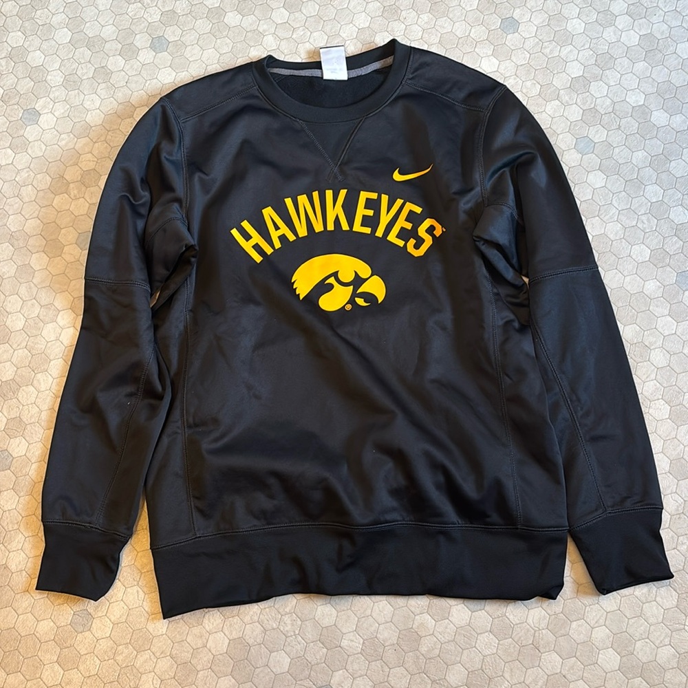 Medium Nike thermafit Iowa Hawkeyes fleece lined shirt